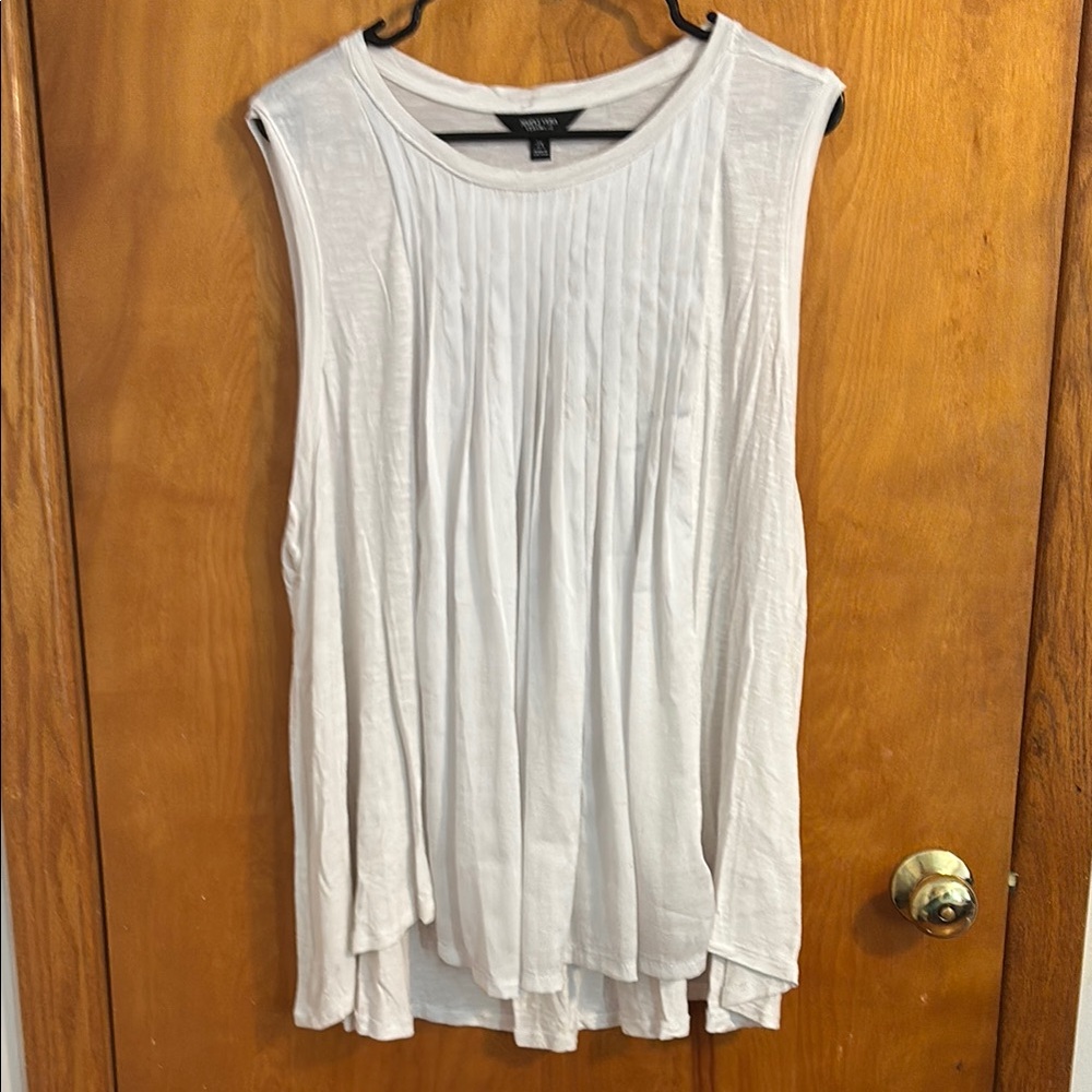 White Simply Vera Wang Women’s Sleeveless Top